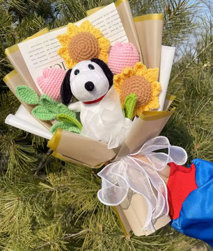 Snoopys Doll With Artificial Flowers Stuffed Toy Anime Figures Creative Handmade Bouquet Valentine Graduation Gifts